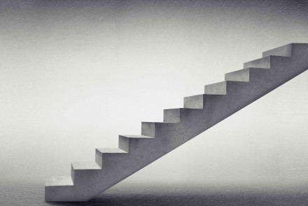 Szalowanie schodów – jak wykonać poprawnie