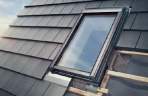 Okno dachowe DESIGNO R7 w zestawie z fabrycznie zamontowaną markizą zewnętrzną SCREEN