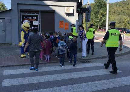 Mrówka Sucha Beskidzka wraz z policją edukuje dzieci